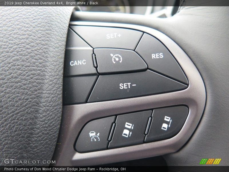 Bright White / Black 2019 Jeep Cherokee Overland 4x4