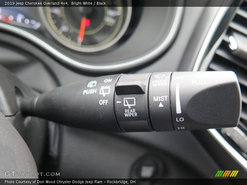 Bright White / Black 2019 Jeep Cherokee Overland 4x4