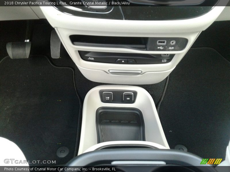 Granite Crystal Metallic / Black/Alloy 2018 Chrysler Pacifica Touring L Plus