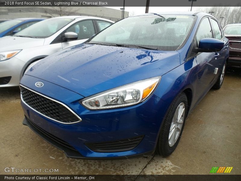 Lightning Blue / Charcoal Black 2018 Ford Focus SE Sedan