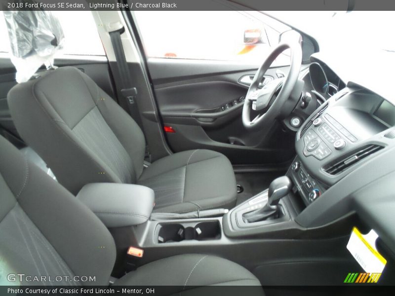 Lightning Blue / Charcoal Black 2018 Ford Focus SE Sedan