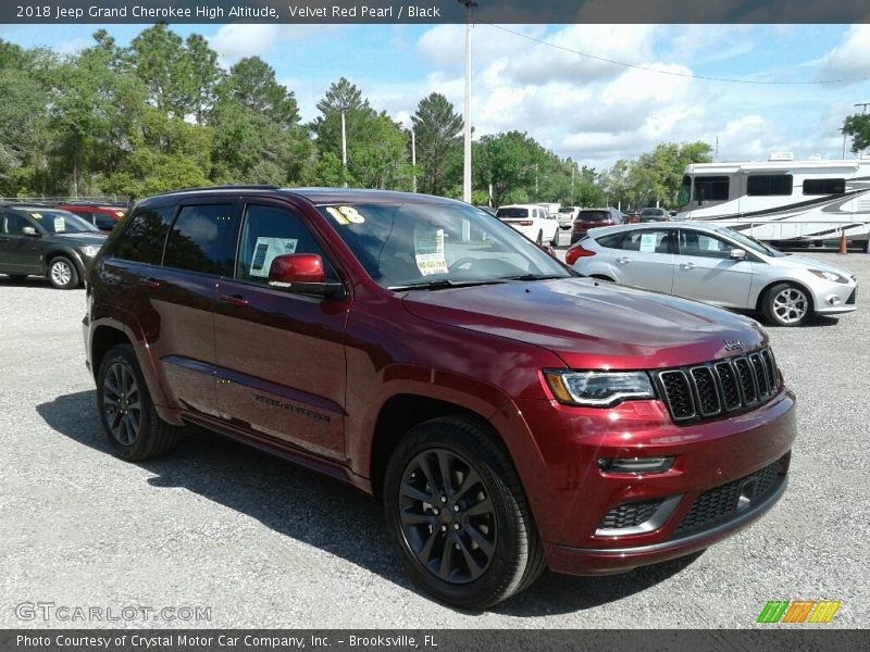 Front 3/4 View of 2018 Grand Cherokee High Altitude