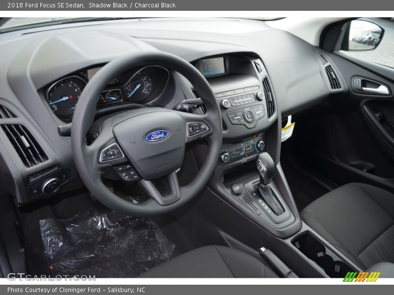Shadow Black / Charcoal Black 2018 Ford Focus SE Sedan
