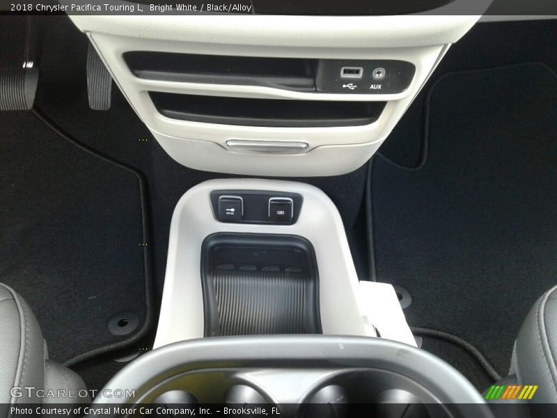 Bright White / Black/Alloy 2018 Chrysler Pacifica Touring L