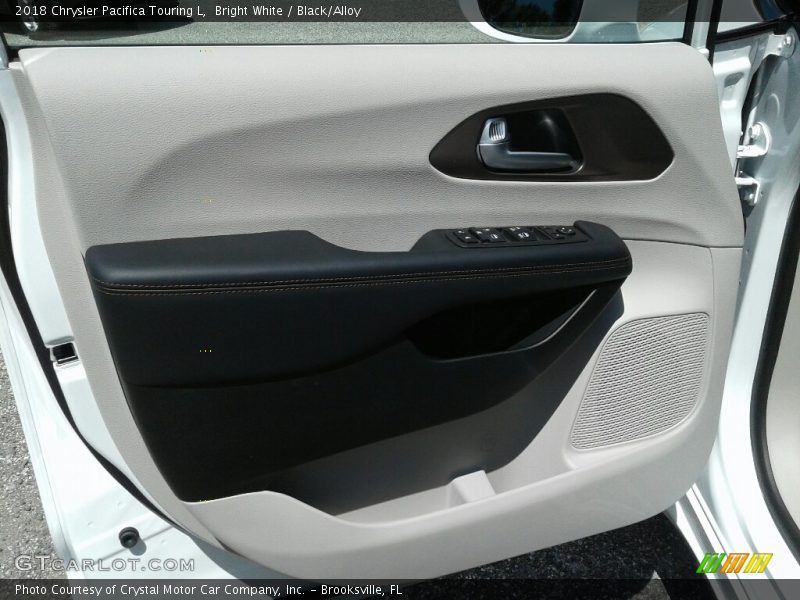 Bright White / Black/Alloy 2018 Chrysler Pacifica Touring L