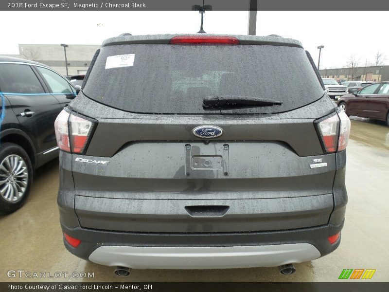 Magnetic / Charcoal Black 2018 Ford Escape SE