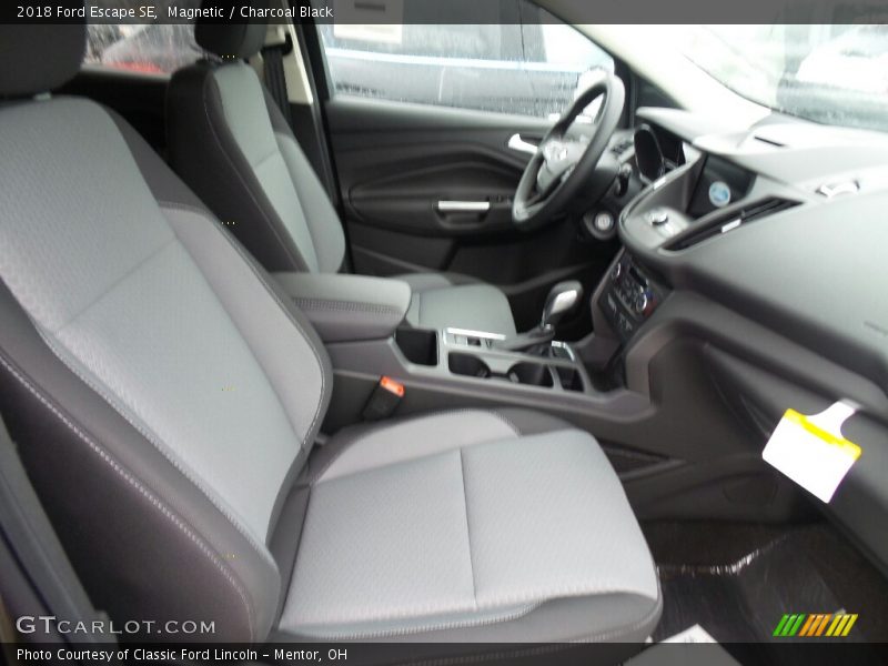 Magnetic / Charcoal Black 2018 Ford Escape SE