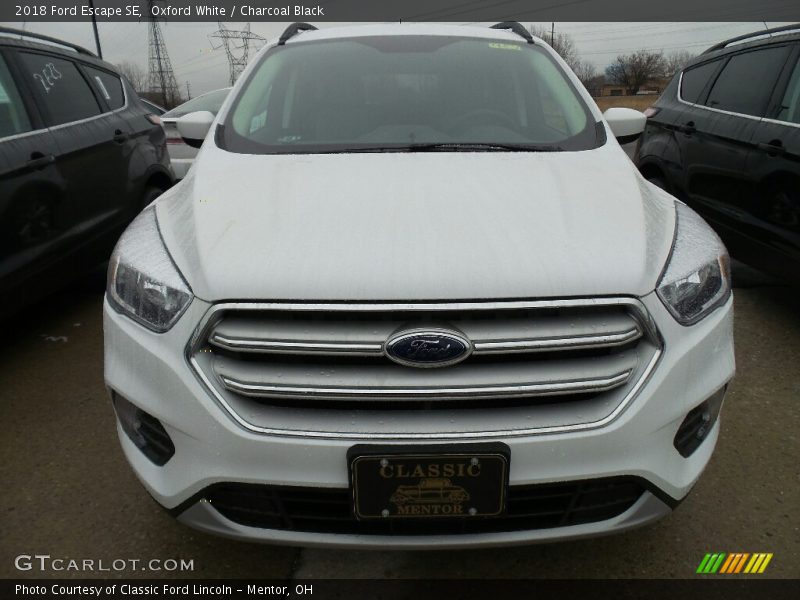 Oxford White / Charcoal Black 2018 Ford Escape SE