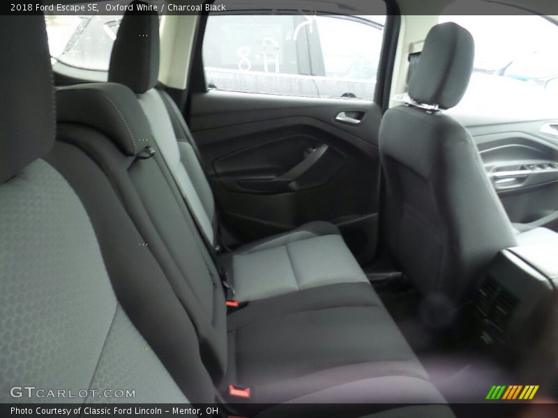 Oxford White / Charcoal Black 2018 Ford Escape SE