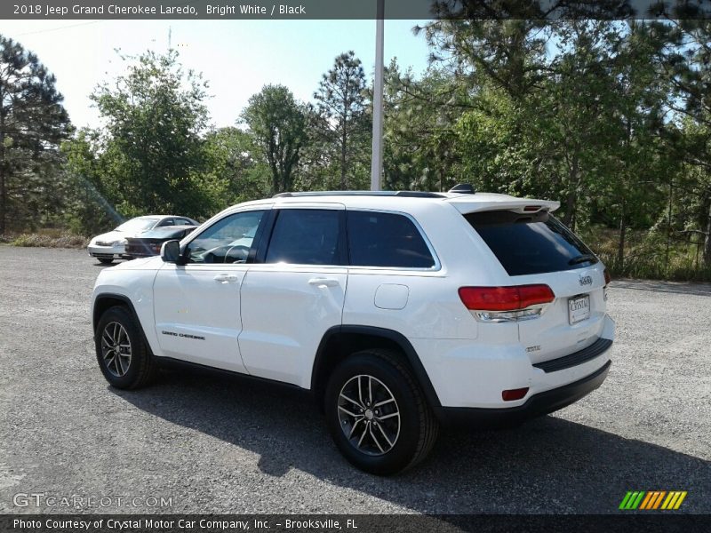 Bright White / Black 2018 Jeep Grand Cherokee Laredo