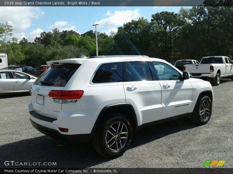 Bright White / Black 2018 Jeep Grand Cherokee Laredo