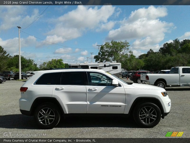 Bright White / Black 2018 Jeep Grand Cherokee Laredo