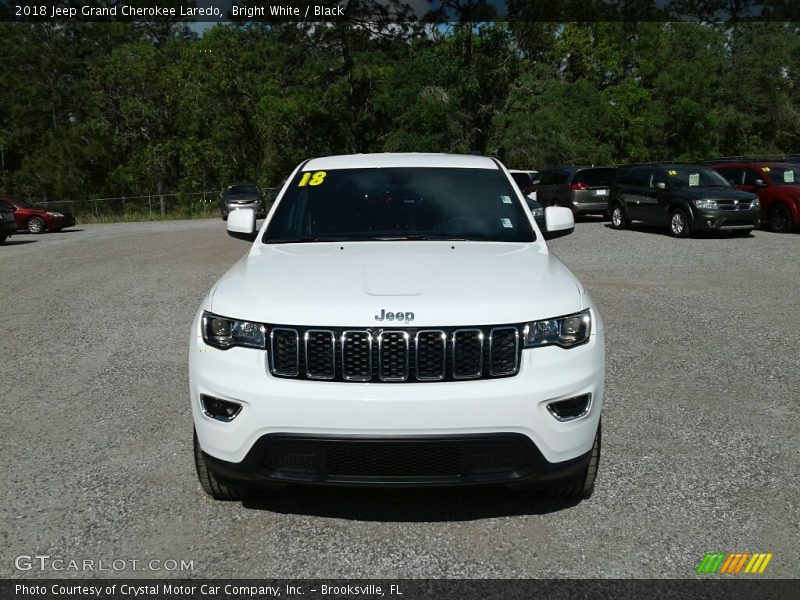 Bright White / Black 2018 Jeep Grand Cherokee Laredo