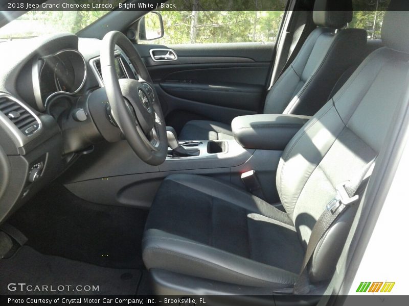 Bright White / Black 2018 Jeep Grand Cherokee Laredo