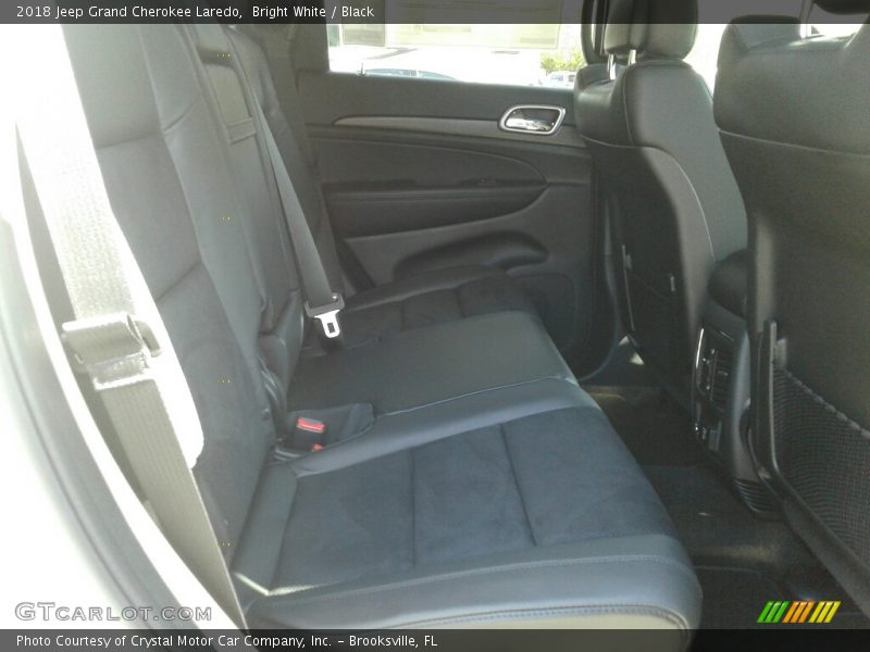 Bright White / Black 2018 Jeep Grand Cherokee Laredo