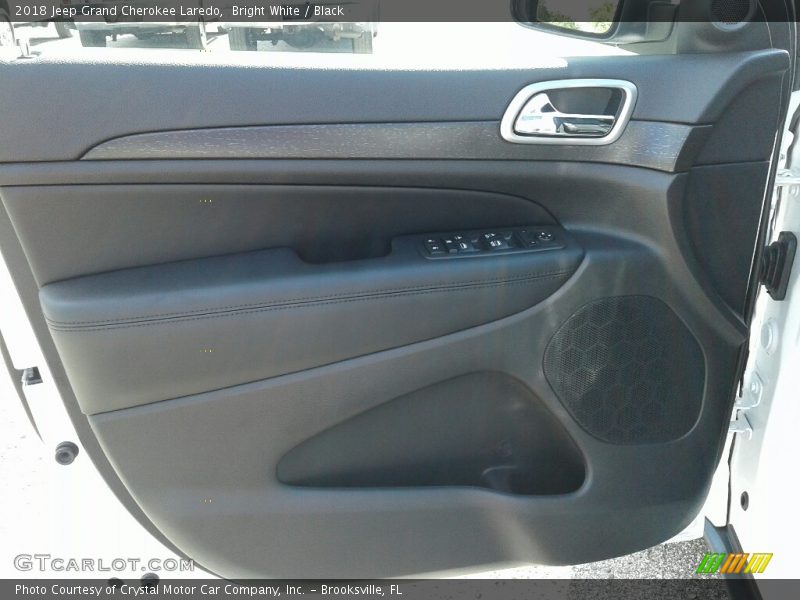 Bright White / Black 2018 Jeep Grand Cherokee Laredo