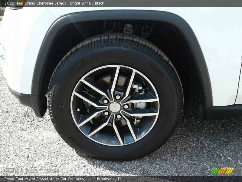 Bright White / Black 2018 Jeep Grand Cherokee Laredo