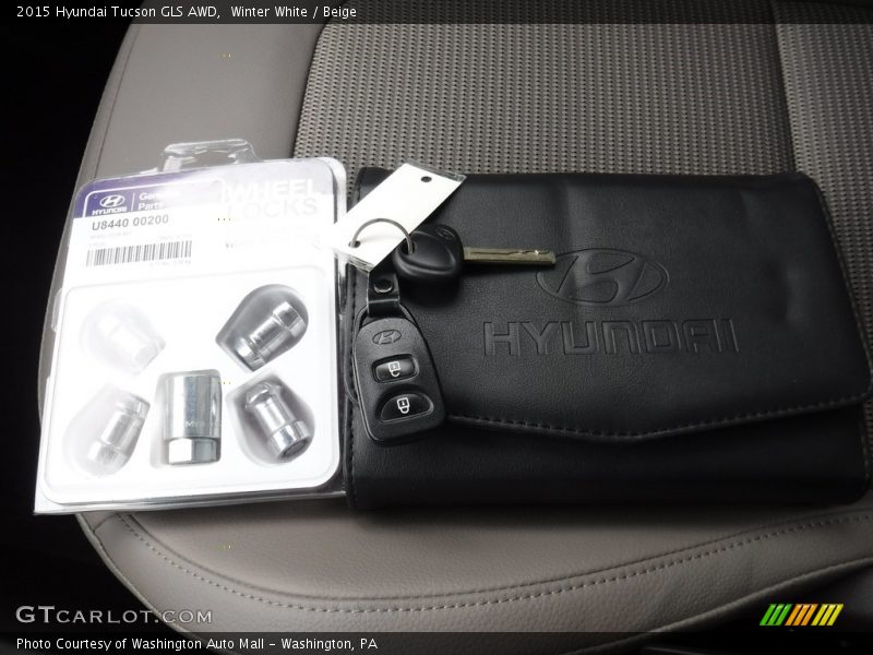 Winter White / Beige 2015 Hyundai Tucson GLS AWD