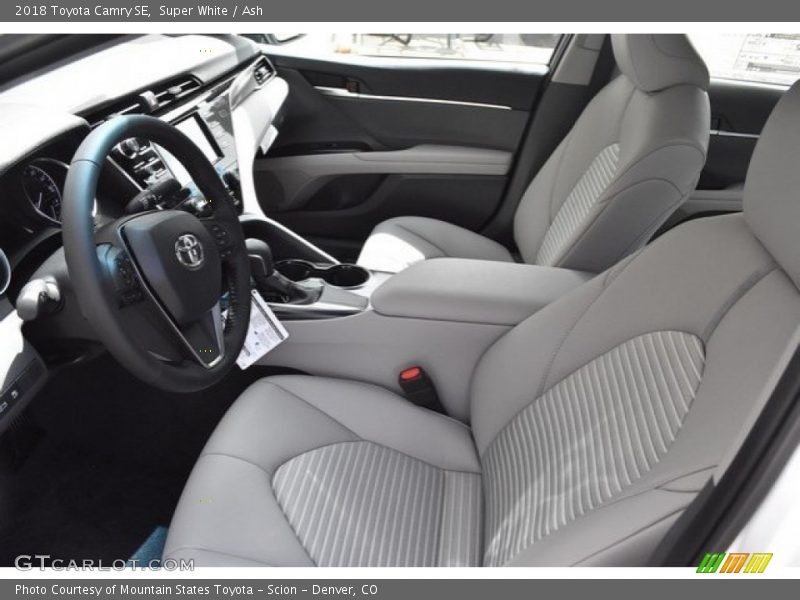 Super White / Ash 2018 Toyota Camry SE