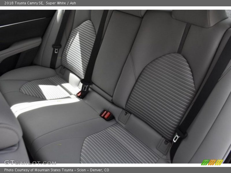 Super White / Ash 2018 Toyota Camry SE