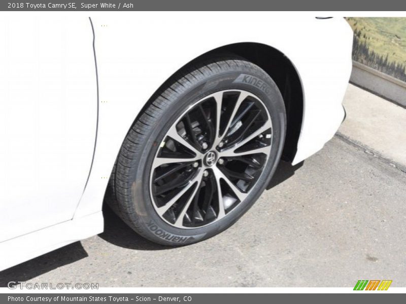 Super White / Ash 2018 Toyota Camry SE