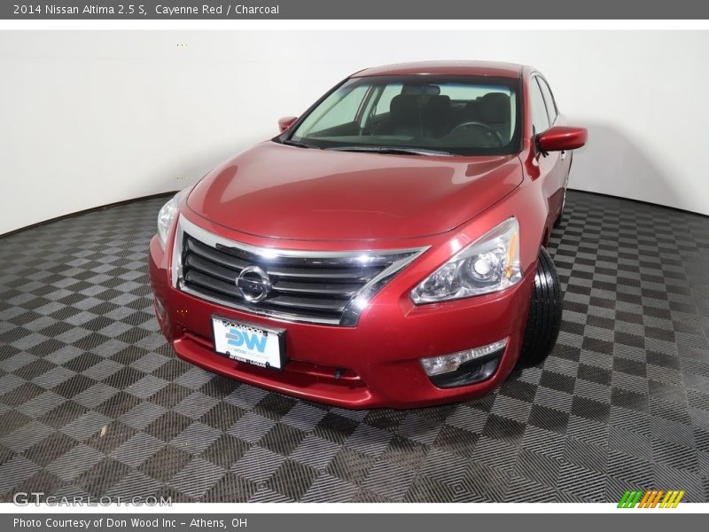 Cayenne Red / Charcoal 2014 Nissan Altima 2.5 S