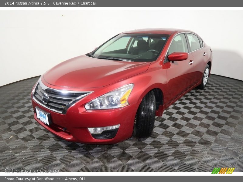 Cayenne Red / Charcoal 2014 Nissan Altima 2.5 S