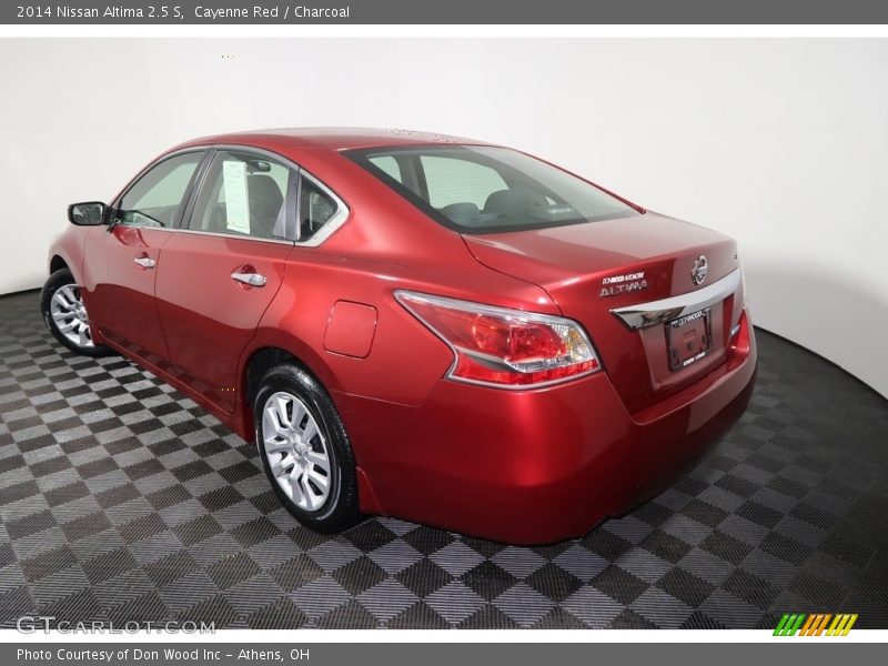 Cayenne Red / Charcoal 2014 Nissan Altima 2.5 S