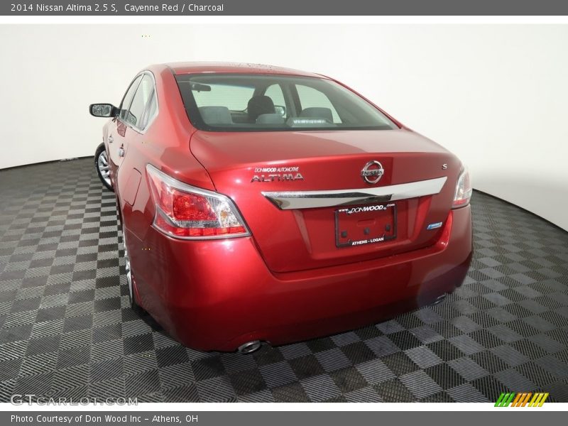 Cayenne Red / Charcoal 2014 Nissan Altima 2.5 S