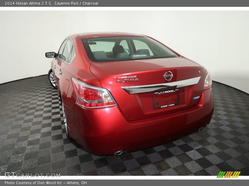Cayenne Red / Charcoal 2014 Nissan Altima 2.5 S