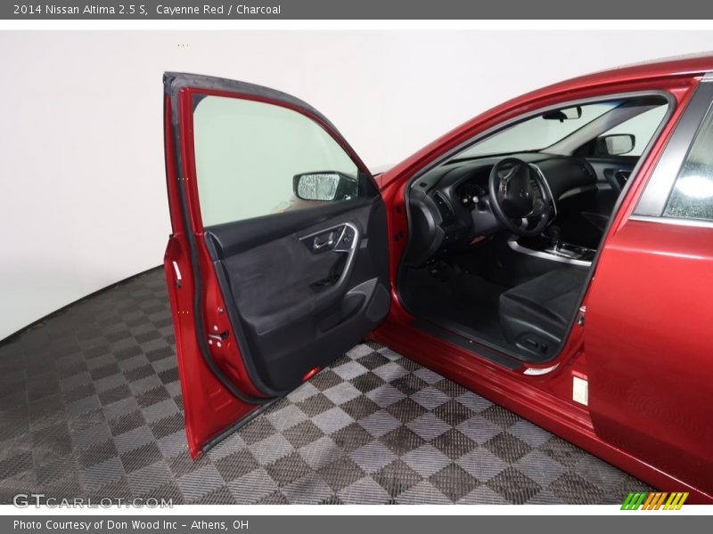 Cayenne Red / Charcoal 2014 Nissan Altima 2.5 S