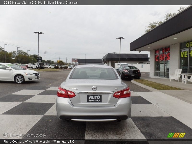 Brilliant Silver / Charcoal 2016 Nissan Altima 2.5 SV