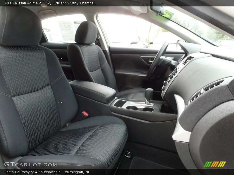 Brilliant Silver / Charcoal 2016 Nissan Altima 2.5 SV