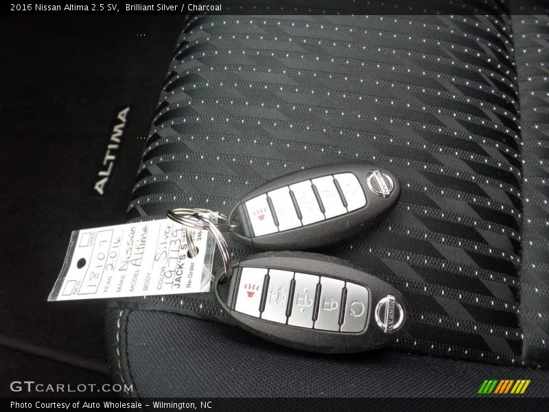 Brilliant Silver / Charcoal 2016 Nissan Altima 2.5 SV