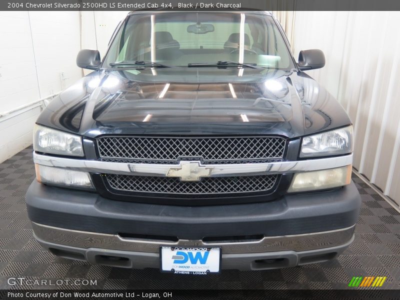 Black / Dark Charcoal 2004 Chevrolet Silverado 2500HD LS Extended Cab 4x4
