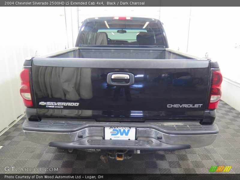 Black / Dark Charcoal 2004 Chevrolet Silverado 2500HD LS Extended Cab 4x4