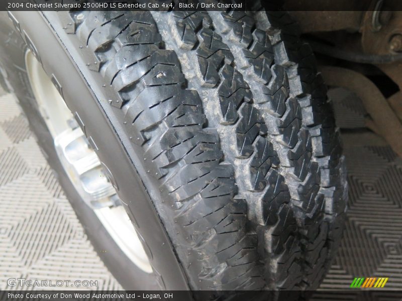 Black / Dark Charcoal 2004 Chevrolet Silverado 2500HD LS Extended Cab 4x4