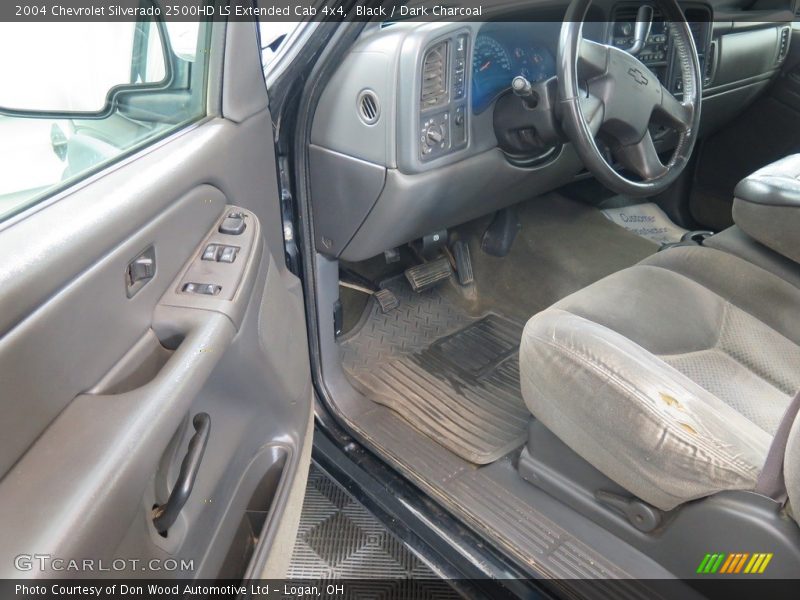 Black / Dark Charcoal 2004 Chevrolet Silverado 2500HD LS Extended Cab 4x4
