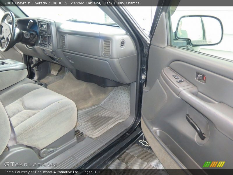 Black / Dark Charcoal 2004 Chevrolet Silverado 2500HD LS Extended Cab 4x4