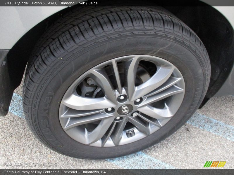 Diamond Silver / Beige 2015 Hyundai Tucson SE AWD