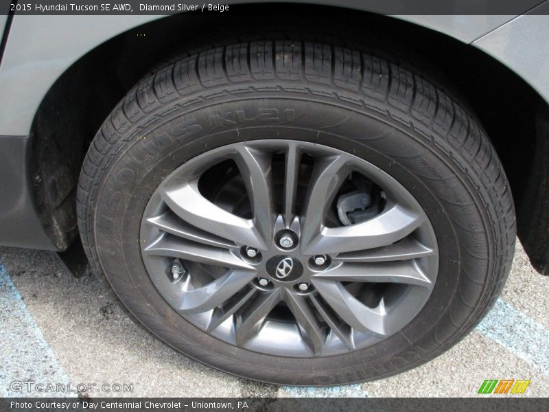 Diamond Silver / Beige 2015 Hyundai Tucson SE AWD