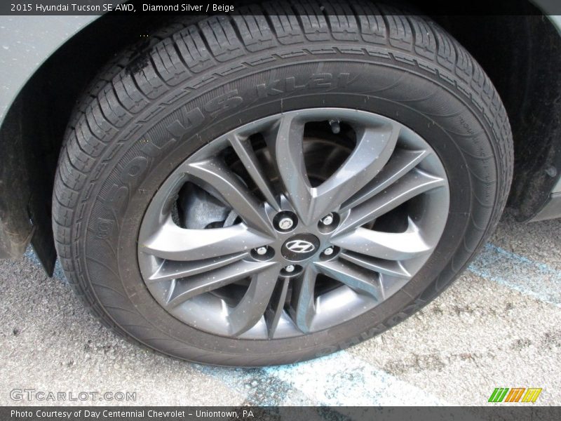 Diamond Silver / Beige 2015 Hyundai Tucson SE AWD