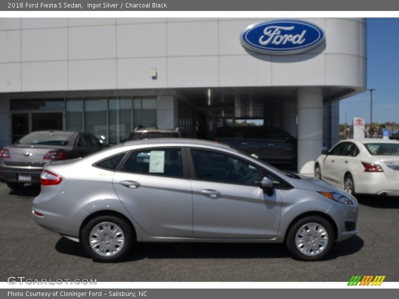 Ingot Silver / Charcoal Black 2018 Ford Fiesta S Sedan