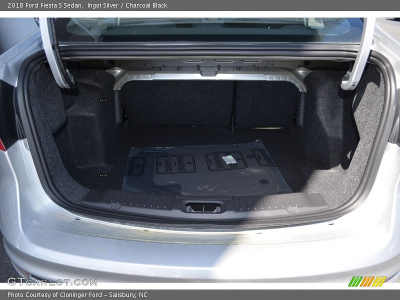 Ingot Silver / Charcoal Black 2018 Ford Fiesta S Sedan