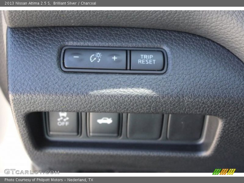 Brilliant Silver / Charcoal 2013 Nissan Altima 2.5 S