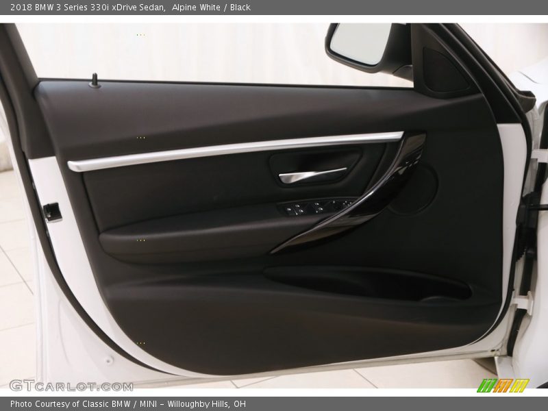 Alpine White / Black 2018 BMW 3 Series 330i xDrive Sedan