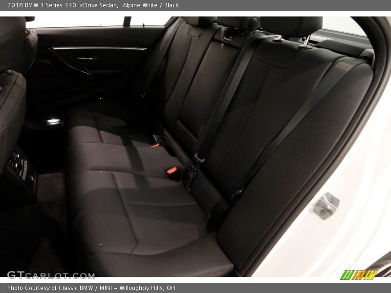 Alpine White / Black 2018 BMW 3 Series 330i xDrive Sedan