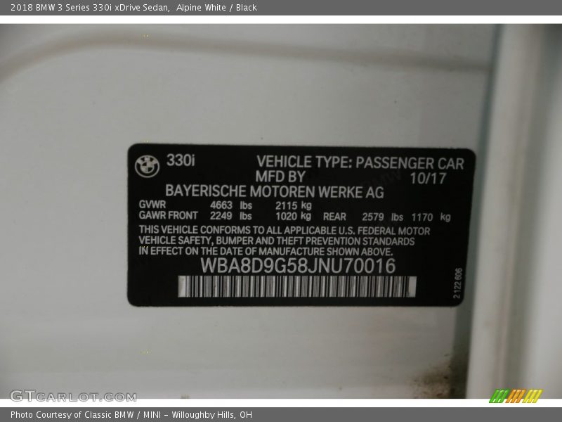 Alpine White / Black 2018 BMW 3 Series 330i xDrive Sedan