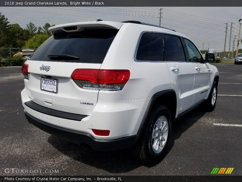 Bright White / Black 2018 Jeep Grand Cherokee Laredo