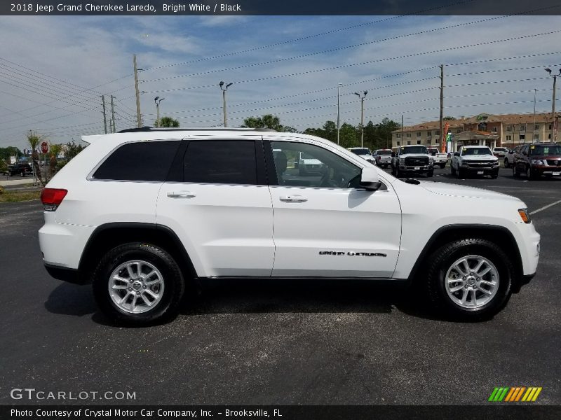 Bright White / Black 2018 Jeep Grand Cherokee Laredo